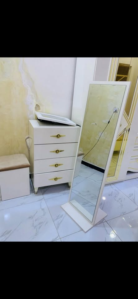غرفتي للبيع جديده ومابيها اي ضرر ٧٥٠قفل اليريد يتراسل ع واتساب ***********
