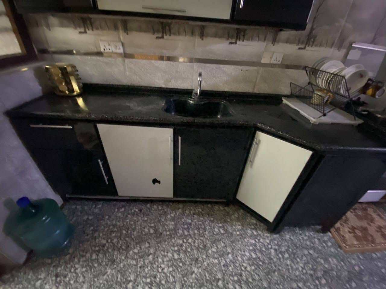 مرحبا كاونتر كامل +مرمر للبيع سعر ٣٠٠اخو جديد اي ضرر ما بي فقط ب باب موضحه ب صوره مكاني بغداد دوره البوعيثه  ***********
