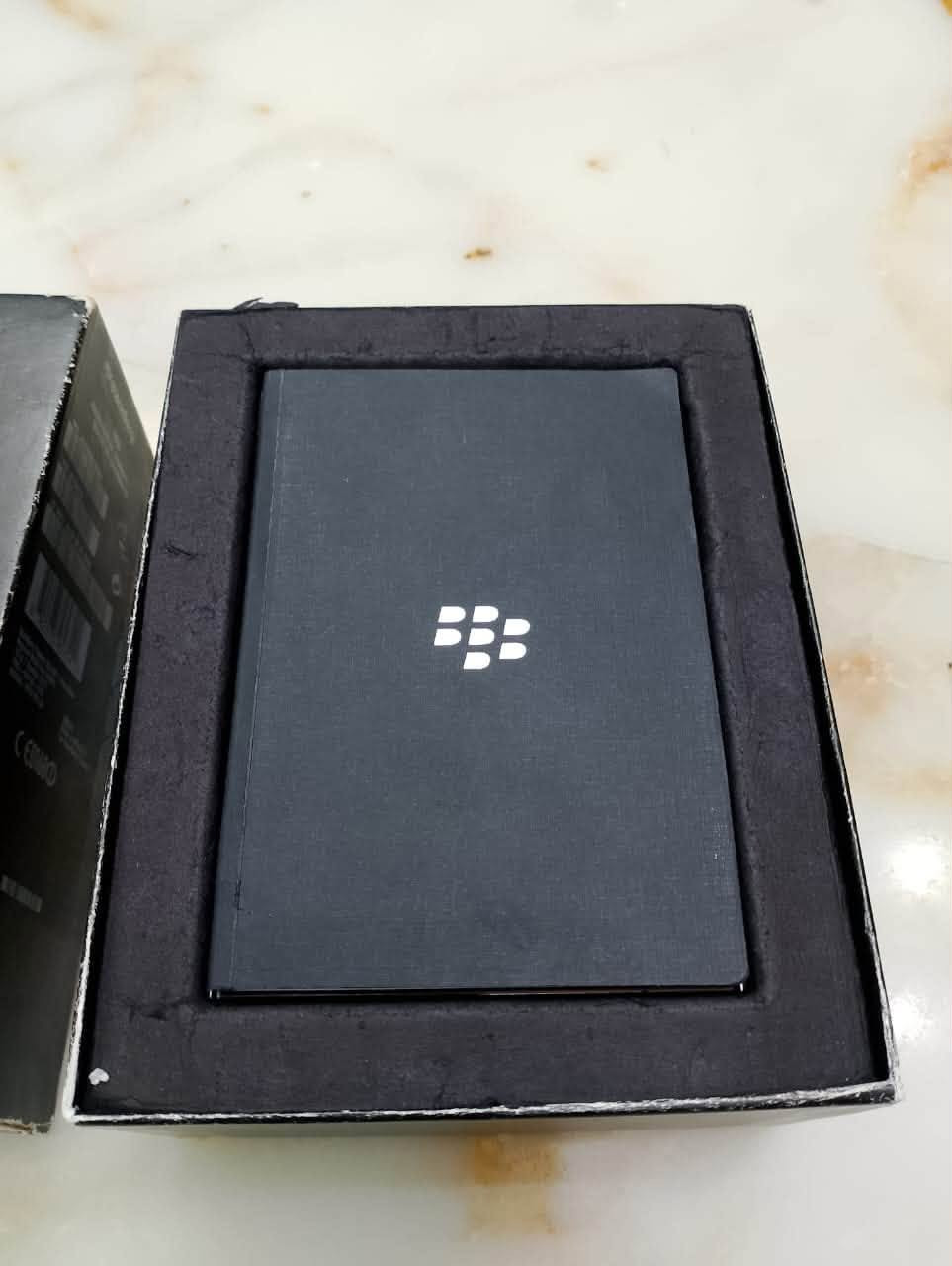 بلاك بيري باسبورد BlackBerry Passport
الجهاز شبه جديد غير مستخدم 
مع كامل الملحقات الاصلية وحتى الكاتلوك
السعر : 500 الف
مكاني بغداد - للتواصل خاص او *********** واتساب
