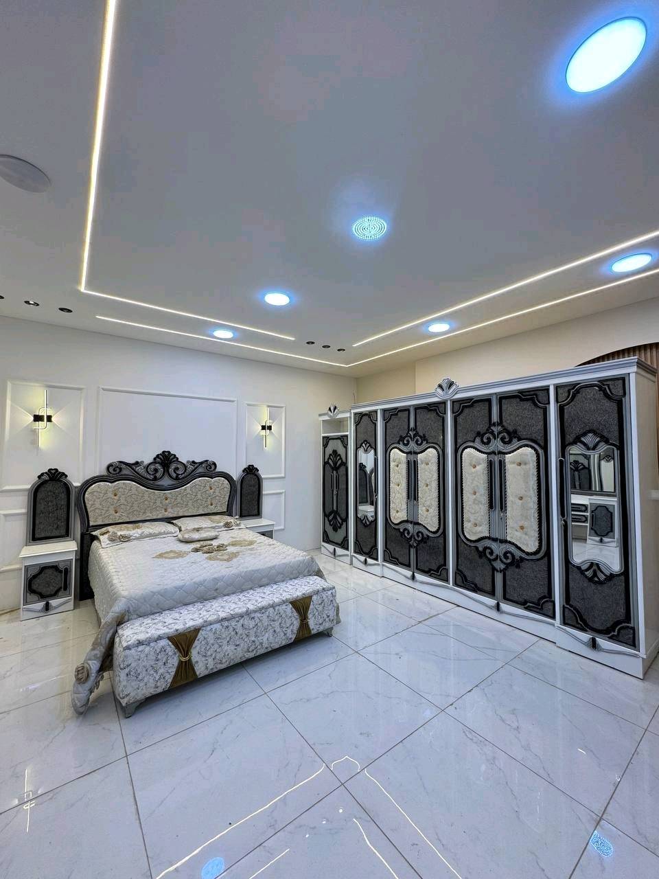 حصرياً الموديل الجديد   

السعر مليون دينار فقط 😍

غرفه نجاره قتصاديه 🛌

متكونه من 9 قطع مميزه 

الكنتور ارتفاع 240 طول 320 

مع الزاويه مجموع الطول 4 امتار 

السمك الخارجي للغرفه 5 ملم انديف

والسمك الداخلي 3 ملم معاكس ابيض

سعر الشازلون الخزان 75 الف 

سعر الشازلون المقعد 50 الف 

متوفر توصيل وشد داخل بغداد 😊

متوفر توصيل وشد لكافة محافضات العراق 🇮🇶