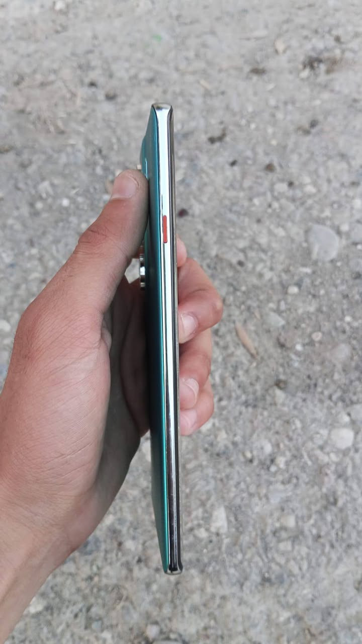 كامون ٤٠ برو فايف جي • ٢٥٦ • رام ٨+٨