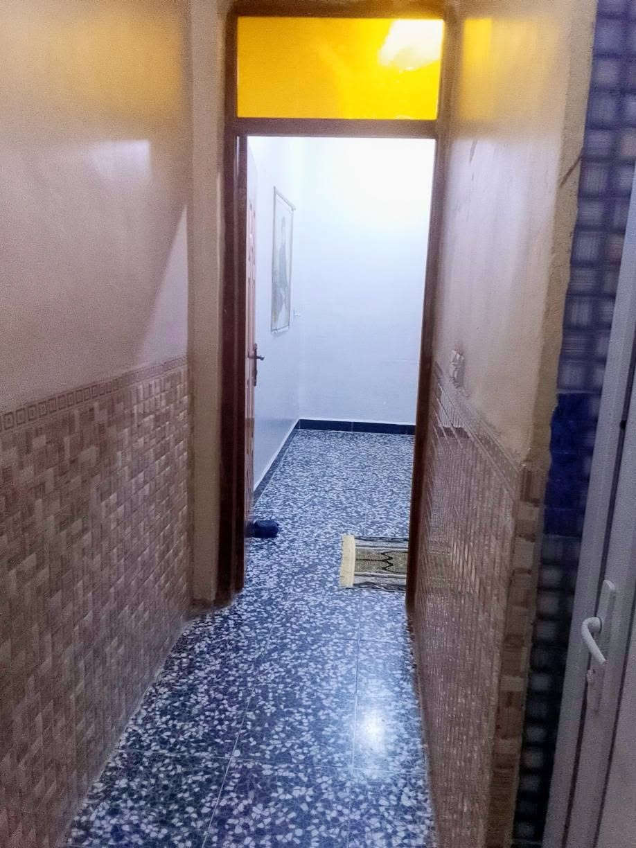 سلام عليكم بيت طابو صرف بيت للبيع بسمي مساحه 100طابقين ونص المكان زين القوس شارع ابو فضل قرب مدرسه الصينيه للاستفسار الاتصال على الرقم الموجود ***********
