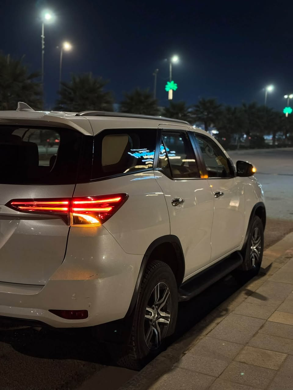 فورتشنر Fortuner موديل 2024
السيارة وكالة عبد اللطيف جميل 
شاشة تدعم ابل كار بلي واندرويد أوتو 
مري شفط 
الأضائة Led
محرك 2700
تبريد 3 قطع 
7 راكب 
ماشيه 26000 قابل للزيادة
3 وضعيات قياده ECO -Normal-Power
مثبت سرعه 
تحكمات ستيرن كاملة 
كامره خلفية 
حساسات أمامي خلفي 
H2 دفع ثنائي خلفي 
H4 دفع رباعي بسرعات عاليه 
L4 دفع رباعي للطرق الوعره 
السياره عليها نانو سيراميك ابو الضمان + تغليف كامل جلد من الداخل من أرضيه وكشنات 
رقم أربيل الدولي بأسمي 
السياره كفالة عامه عده شخوط بسيطه جداً بالدعاميه. مكاني كربلاء
السعر $300وبيه مجال 
للتواصل واتس ***********
