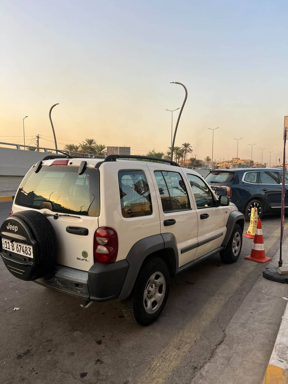 السلام عليكم للبيع جيب لبرتي 2006 السياره كلين كفاله عامه
كير مكينه تبريد حداديه 4X4 فور ويل شاشه اندرويد كامره خلفيه رقم إنكليزي تحويل ثاني يوم تخم تاير جبلي السياره نضيفه ومال بيت السعر /85 وبيها مجال باسمي/*********** بغداد زيونه للعلم السياره خليجي وبدون قطره صبغ
