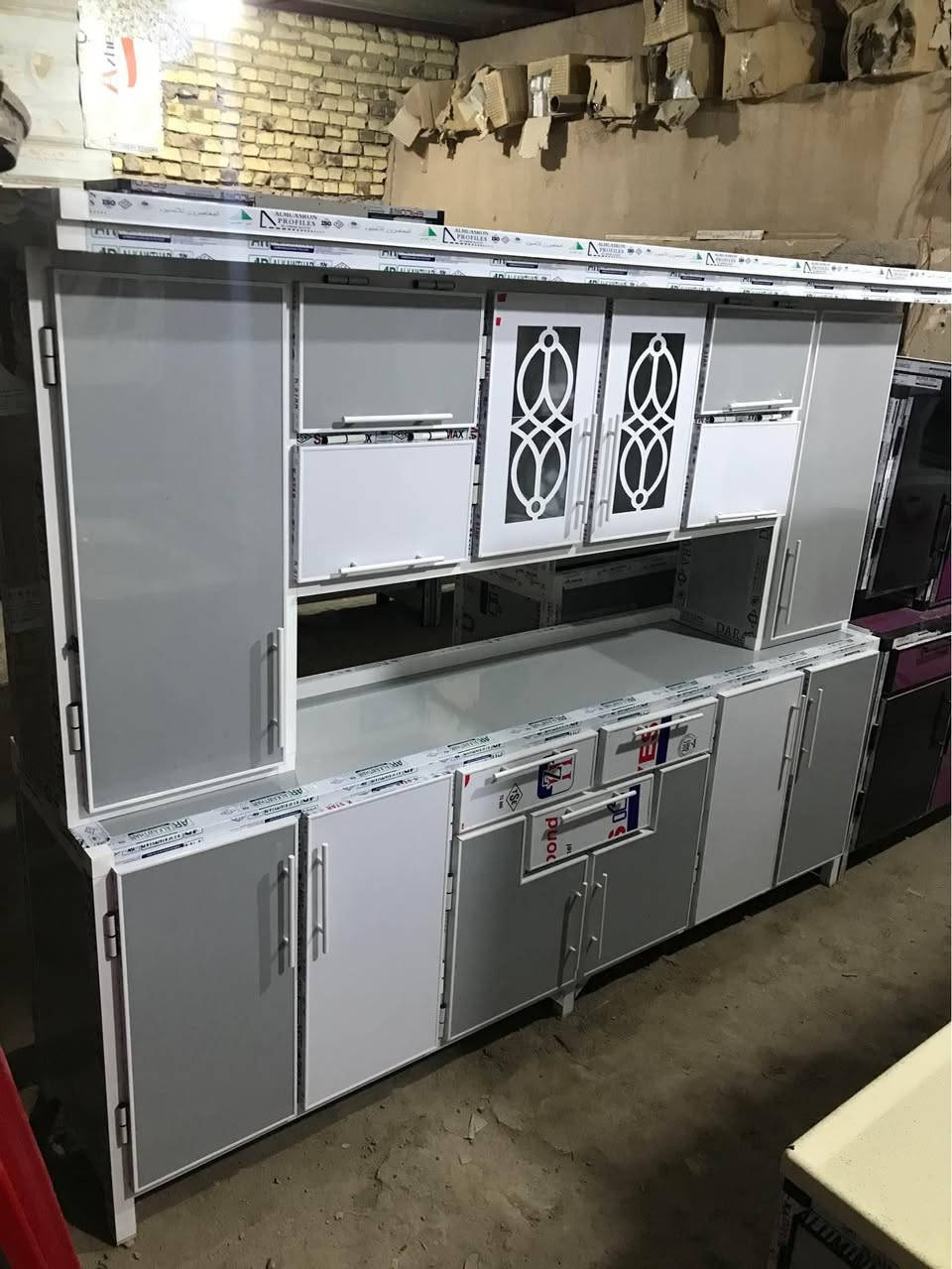 تخفيضات كاونتر مترين ونص ابو النزال شغل شرط التزكام مقطع اصلي بليت واحد ملم نرماده حفر نقش cnc تاج وكلوبات جراره بوري سكه شفط شغل درجه اولى مع سنك متر وربع مرمر ب٧٤٠ العنوان ناصريه شارع الاخلاص *********** ناصرية, ذي قار
