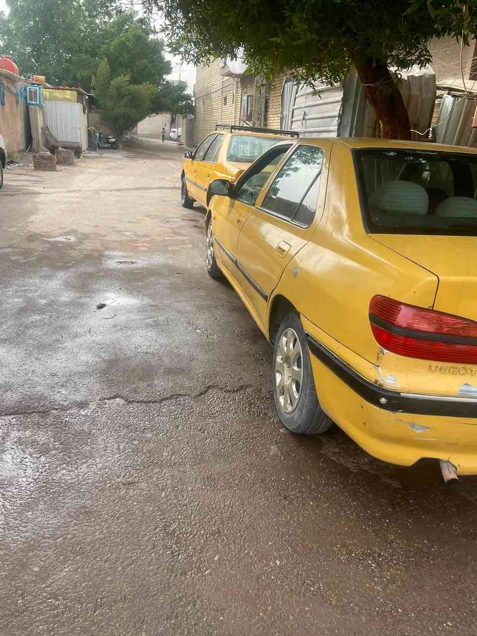 من رخصة الادمن بيجو فرنسي كير اوتماتيك ميكانيكي مو كهربائي  تكسي مديل 2000حجم 406 تبريدها  شغال  جيد  كيرها جديد من الصندوك ما مستعمل  محركها  مجفت جديد   صوت جكجكه بسيطه بالكور   سعرها 29ورقه تستلمها صافيه غرامات وهيئه  تحويل   هذا رقمي ***********
