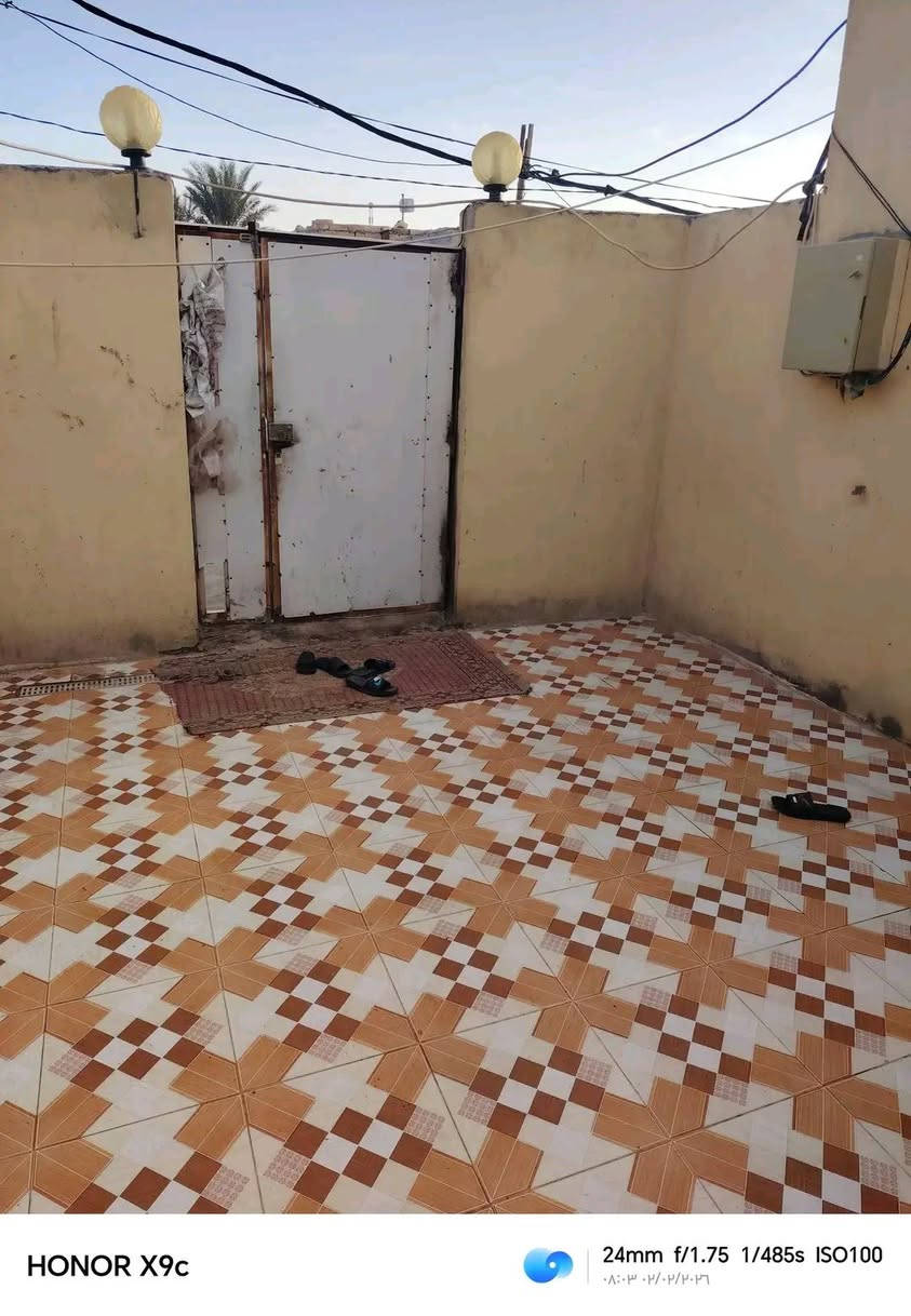 يالله صباح الخير للجميع جمعه مباركه عليكم يتوفر لدينا بيت مساحة 500 لبيع  يحتوي على غرفتين وصاله ومطبخ وحمامات داخليه وخارجه وبناء جديد متوفر كامل خدمات شارع مولده وكهرباء وماي ومجاري العلوان الديوانية الشافعية معمل حجي هندي يبعد عن شارع العام 100 تفاصيل اكثر انتصل على الأرقام ***********
واتساب وأيضاً يوجد بيوت لبيع  في مركز الديوانية والقضاء الشافعية  السعر البيوت من 15مليون لحد الان 150مليون  وأيضاً يتوفر لدينا بيوت اقصاد اقل شي مقدمه 10 فوك وكل شهر 500الى 350  

وي الجليحاوي ماتخسر بس صلي على محمد وال محمد واليوم جمعه ومن الله التوفيق والنجاح الدائم والمصداقيه مع ناس
