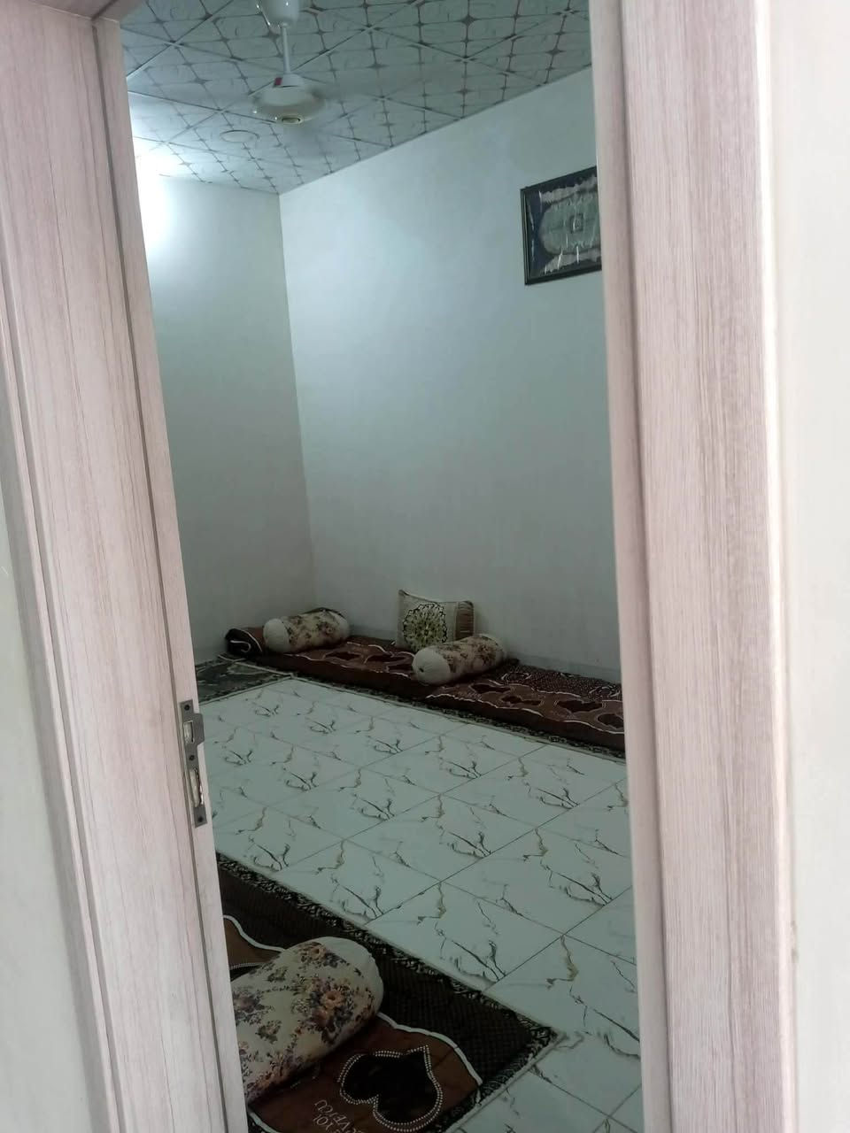 السلام عليكم توفر دار للبيع طابو صرف ١٠٠ متر خلف ماركت موفق الزوراء ٧٧ السعر ٦٤ مع مجال ***********
