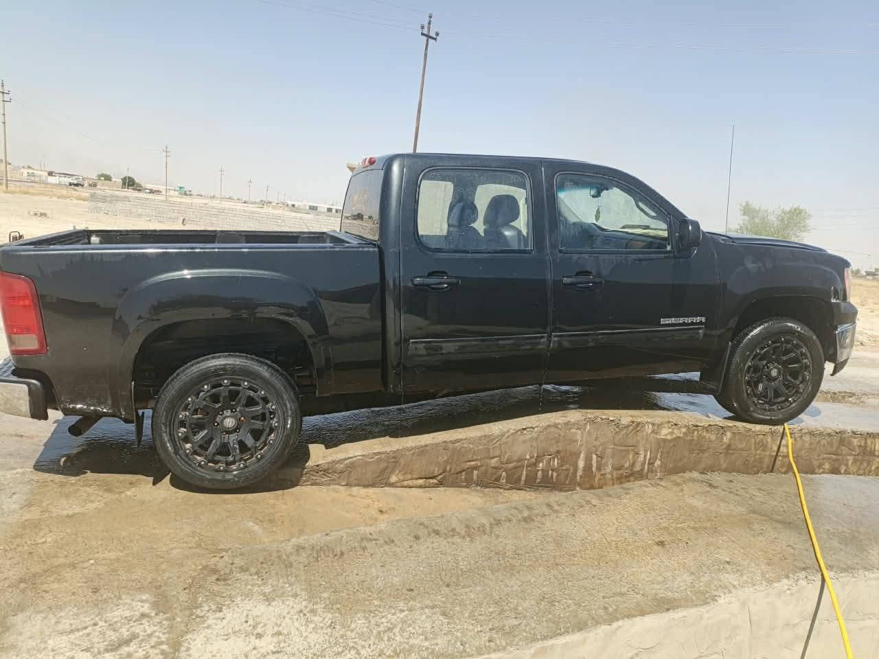 السلام عليكم GMC سيره  للبيع 
اليساره خير من الله 
محرك + الحجم 5300 مكفول تبرير ثلج 
الدخل نضيف حيل 
السعر خاااص الشراي يتصل 
الاستفسار الاتصال /***********/او ***********
