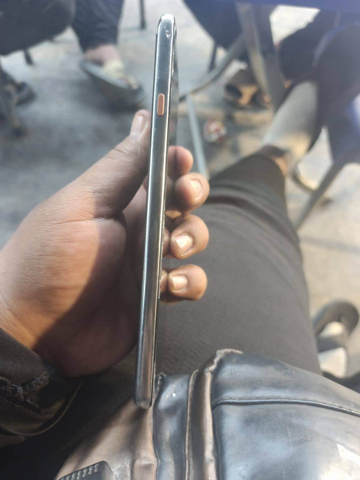 يسلام عليكم جهاز تكنو كومون 40 TECNO CAMON 40 ذاكره 256  ضربه بس بضهر جهاز نضيف مثل مابين بصوره مروس حسب القناعه عنون بغداد تقاطع النهروان *********** وتساب تصال موجود
