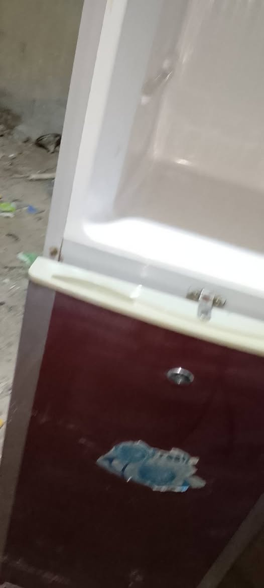 السلام عليكم
ثلاجه للبيع شغال شرط الفحص 
السعر 100وبيه مجال 
رقم الهاتف ***********
