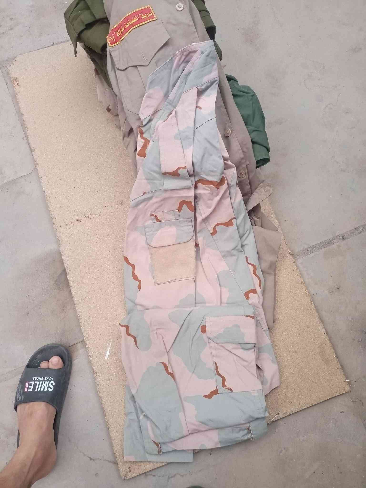 ملابس • بدون تفاصيل • للبيع