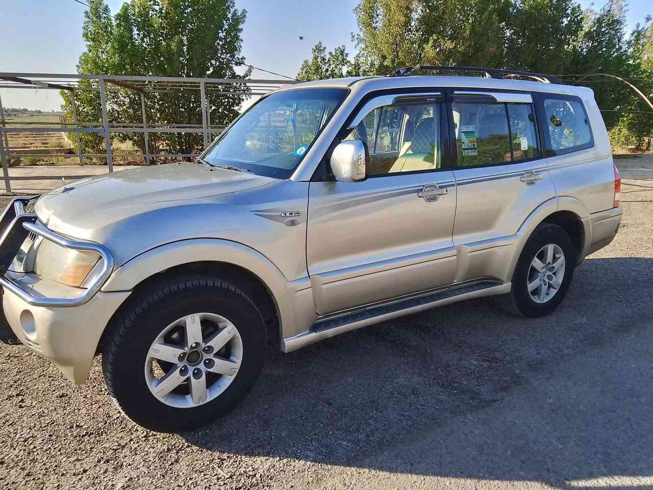 سلام عليكم
باجيرو 2006 ياباني اصلي 
سياره مكفوله كفاله عامه عده الجاملغ الخلفي مرشوش بدون ضرر 
سياره جاهزه كير محرك صدر تخم تاير جديد 
تبريد ثلج 3 قطع 7 راكب 
محرك 3800 المرغوب 
مري شفط 
شاشه+ كامره 
لايت زنون 
ريمون 
فور ويل
رقم بغداد الدولي بسمي 
***********

