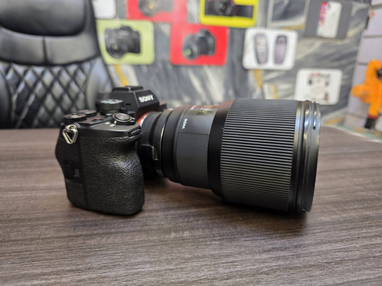سوني a7IIII شتر 38K مكفوله نضافه 
البدي 90%  مع ادبتر سكما ياباني مع
 عدسة احترافيه 85MM فتحة 1.4 
سكما ارت ياباني اوتو فوكس سريع 
          البدي 2.100.000 دينار 
               العدسه 600 الف 
               الادبتر 200 الف 
        المجموع 2.900.000 دينار 

    موقع المحل بغداد باب الشرقي مقابل 
       حديقة الامه ***********
        مركز بغداد ماركت للكاميرات
