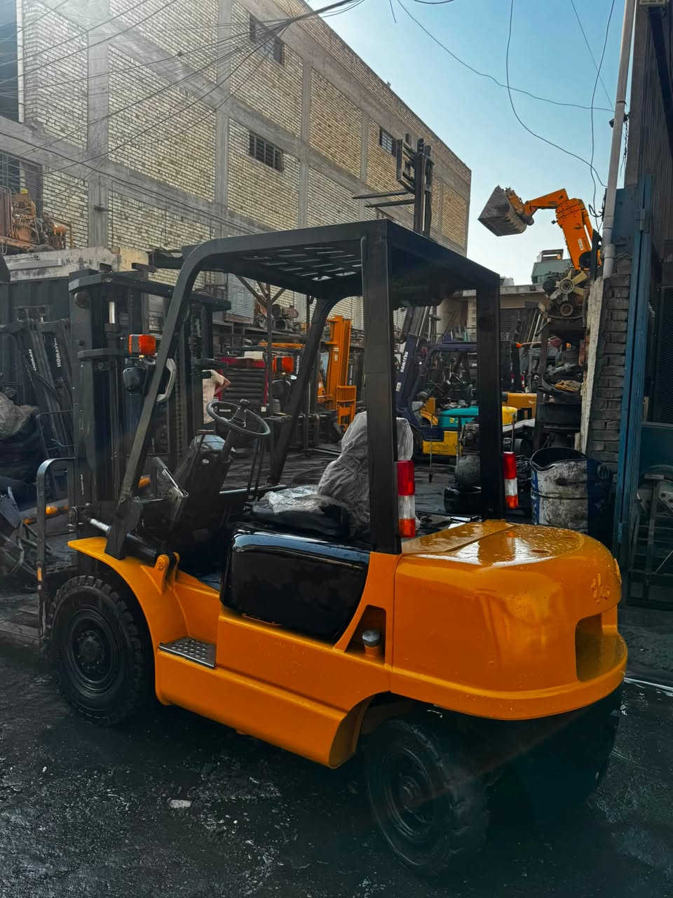Nissan2.5 طن
العنوان بغداد الكراده 52
***********
