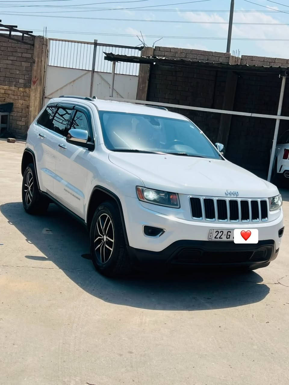 السلام عليكم Jeep2014 
بيها برأس الجاملغ كرت فقط 
مواصفات 
شفتات
كشن كهرب
بصمه
فول عدا السلايت
اللون ابيض 
محرك 3600  ٦
تبريد خلفي
كير اوتماتيك 
بصمه سياره جاهزه 
مكاني موصل معرض الكرم رقم اربيل
السعر ١٨٠ بي مجال للشرايه❤️
***********
***********
واتساب متوفر
