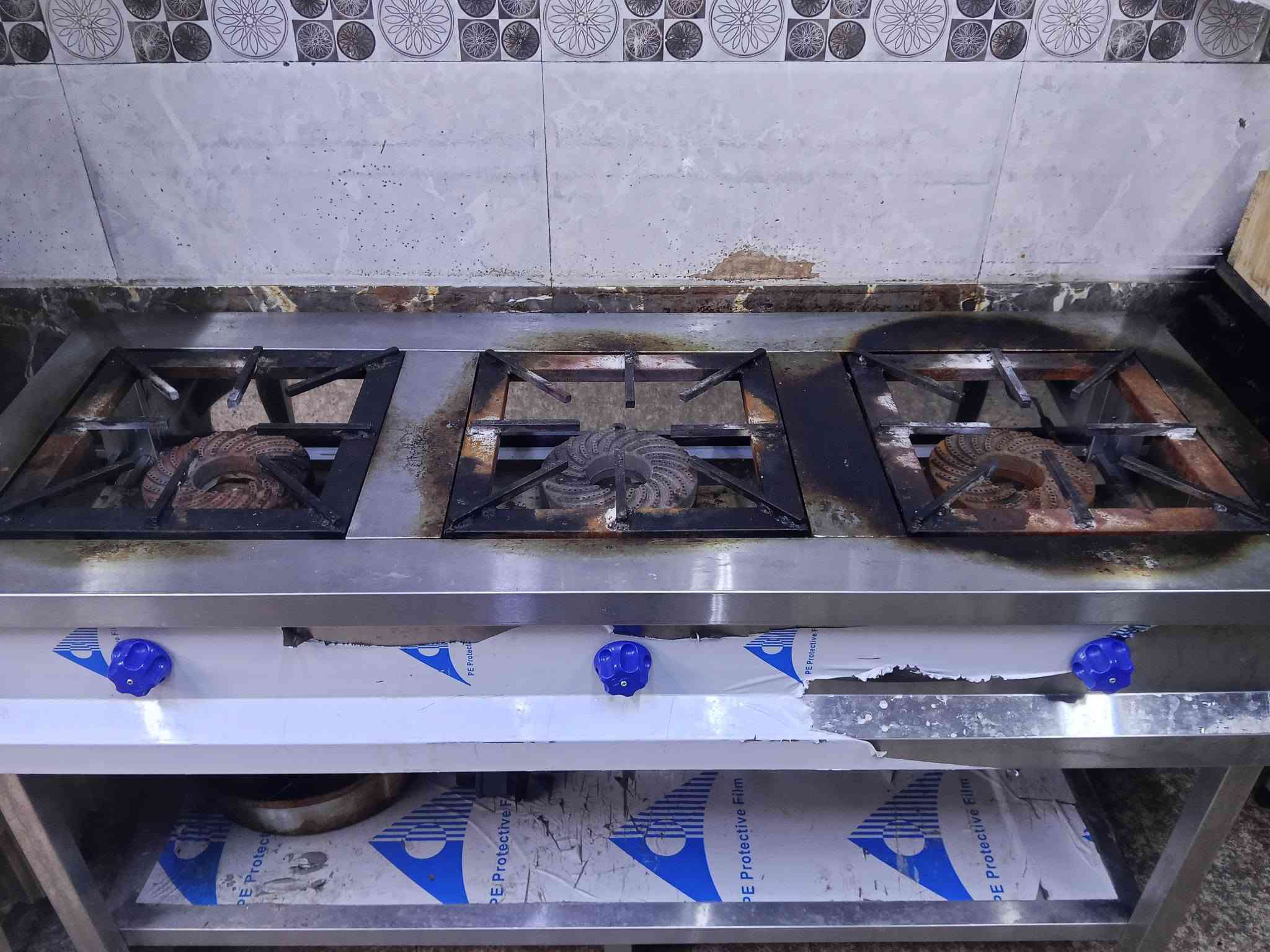 طباخ 3عيون جديد مستخدم اقل من شهر و شوايه دجاج  نضيفه60%
التواصل على الارقام
 الاستفسار على الارقام 
***********
***********
