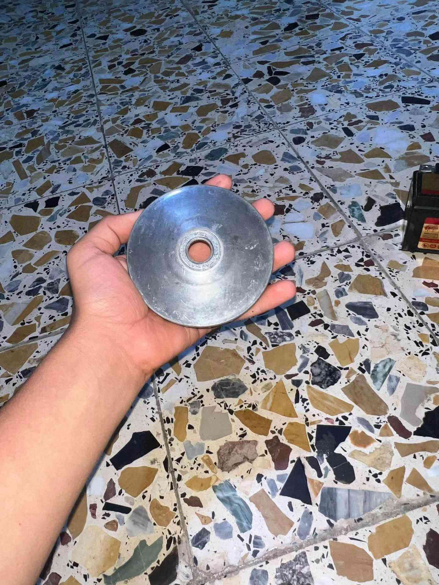 السلام عليكم اغراض دراجه للبيع مكاني بصره رقمي***********

نص مكتوب في الصور:
- رياضي سبادير ماكس يرهم منغولي وعدله وثعلب سعر 25 حديد
- مدكر خلفي ماكس بلادي سعر ١٣ الاف
- 15 الاف
- 15 اللاف
- 3 الاف
- قبق فلاوين سعر ١٧ الاف