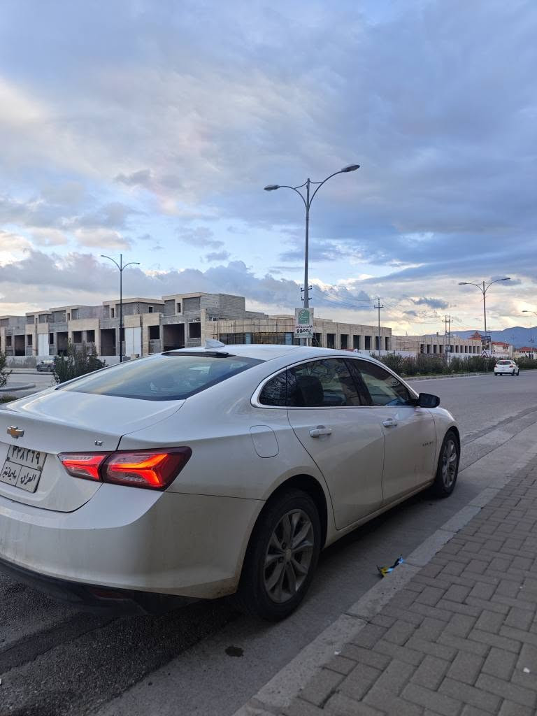 مالیبۆ 2019
مواسفاتی lt 
شەشەو کامیرایە
و کوشن کارەبای و هیتەرە
مکینەو گێری نەکراوەتەوە
بەس بۆنیتی بۆیاخە
بێ ئێرباگ و بێ دەعم و بێ ناوگرتن 
حادیسەو سۆنەرەکەشم داناوە
سعری بای 105 $ مجاڵێ کەمە
***********
*********** السليمانية, العراق
