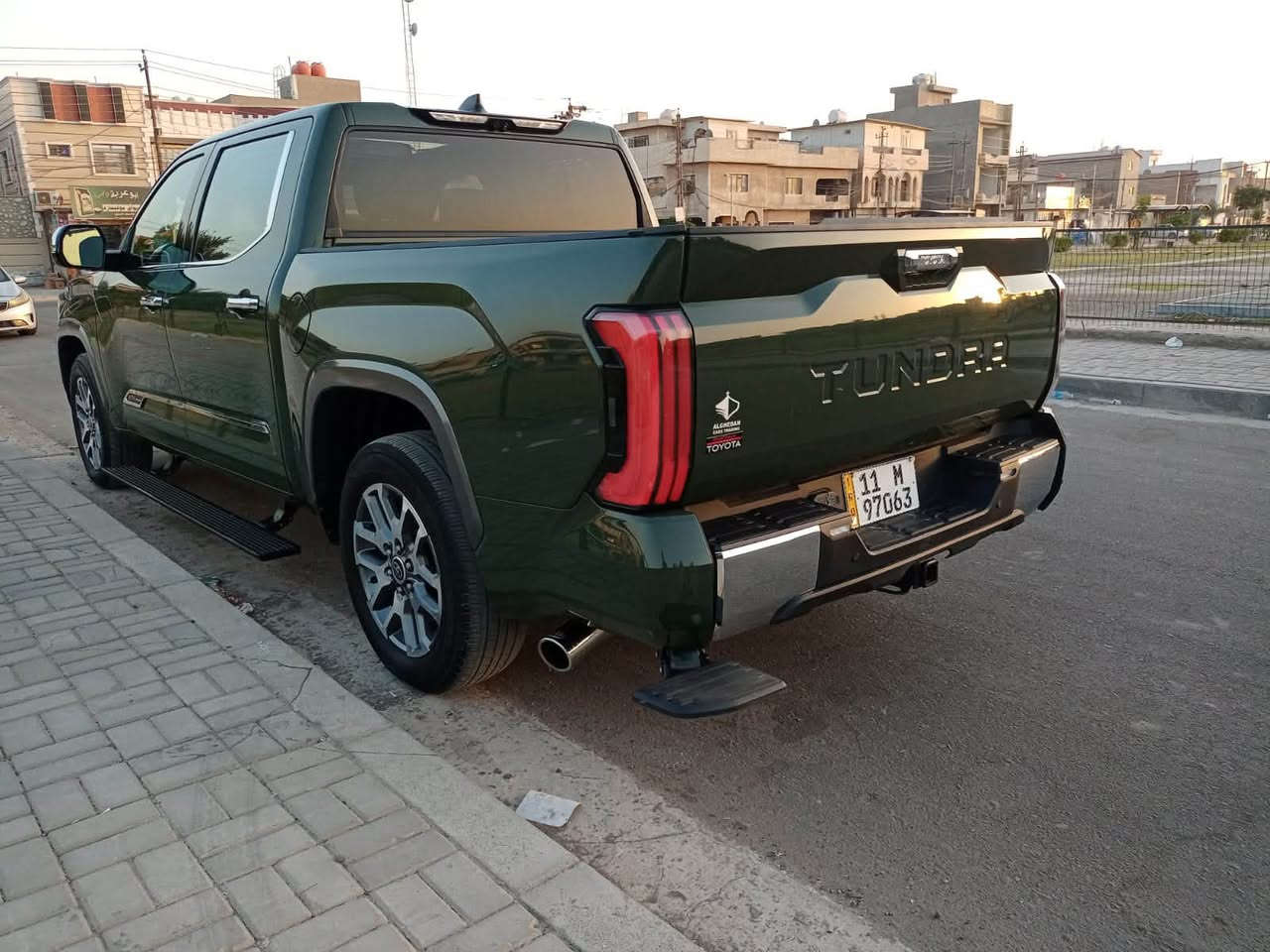 تاندرا #هايبرد ((1794 EDITION))
تويوتا تاندرا #هايبرد محرك 6 سلندر 
حجم المحرك 3400 / Twin Turbo 

دخول جديد موديل 2023 فول مواصفات فئة 1794# ادشن وارد امريكي  ايرباكتها سليمة ع وضع الشركة السيارة مابيها قطرة صبغ ماعدا جوانب الدعامية الامامية وبيها بارد قليل بالجاملغ الخلفي عكس السائق ،
الرقم *********** 
السعر 415
