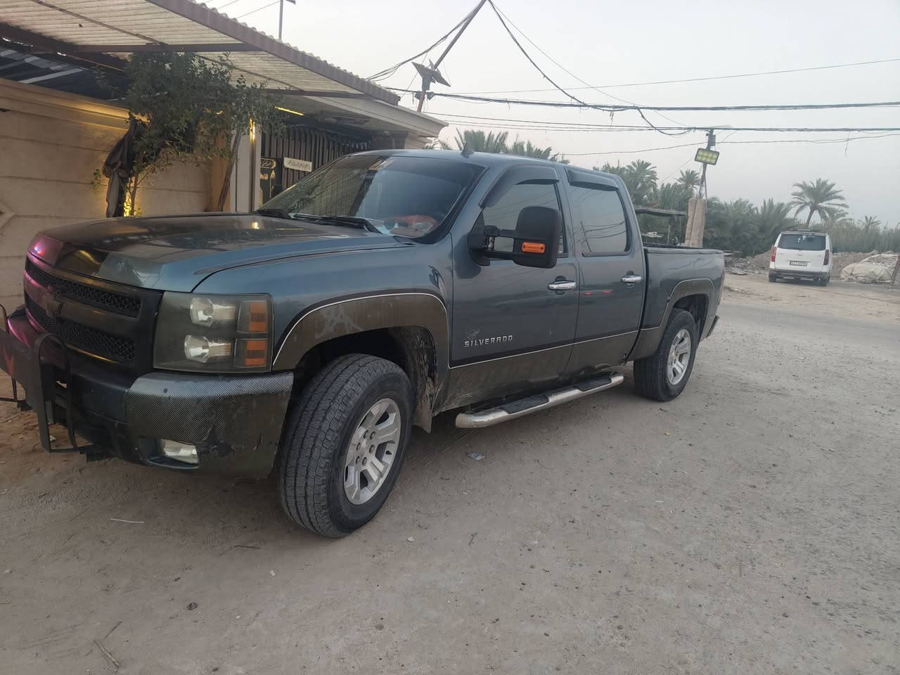 سلام عليكم 
سلفادور فول مواصفات للبيع موديل 11 باب طويل بدي قصير المرغوب محرك 5300 كير 700 +/- حداديه ظخم تاير جديد تبريد ثلج مداور ثاني يوم رقم ذي قار مشروع وطني مكان النجف مكفوله عده باب البدي مبدل بيه خياسات ثلاث مكانات زغار علمود من تجي مدكول
 هذا الرجل ضحك عليه السعر 125
للاستفسار ***********
