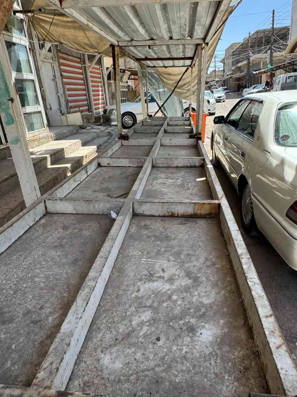 السلام عليكم ميز مخضر قطعتين هنا وعمارياتهن الطول الوحده 3 امتار المكان نجف شارع حنون السعر 250 وبيهن مجال
