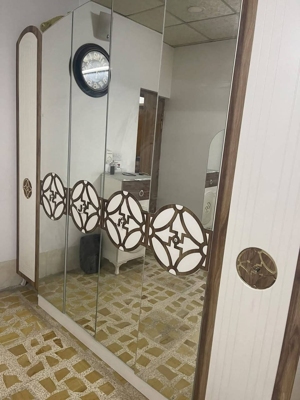 غرفة نوم للبيع 8قطع نظيفة 80٪ للاستفسار عينكاوه ١٠٨
موبايل ***********
السعر 350$ بيها مجال بسيط
