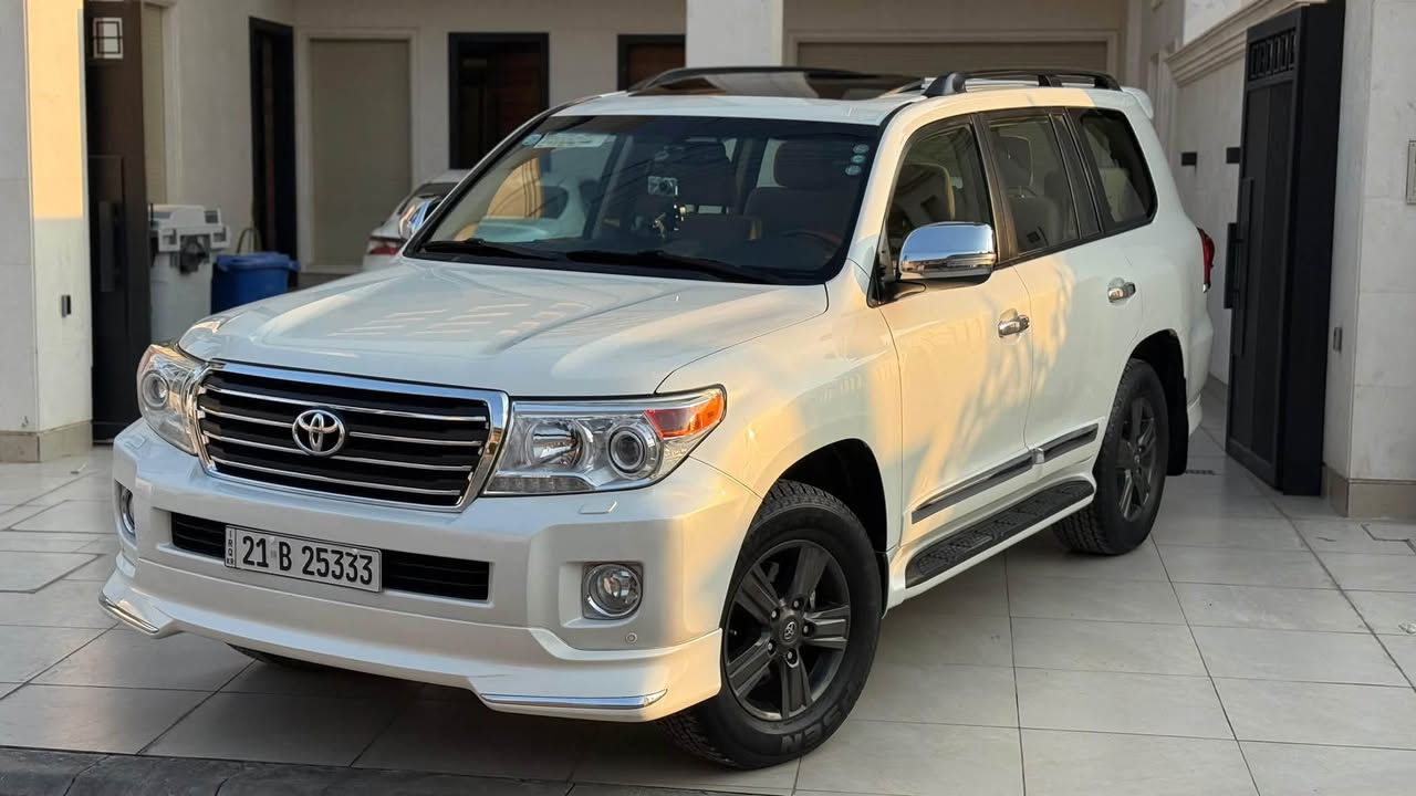 2015 Toyota Landcruiser
سلام عليكم

لاندكروز 2015 جيهان اول مالك 
GXR v6
مكينة 6 سلندر
رقم سليمانية باسمي
ماشية 137 الف حقيقي

سبير وعدة مال شركة 
على ايد وحدة من هيه زيرو 
مكينة كير حداديه تخم تاير باتري كهربائيات كلهن جدد 
كفاله من الصبغ والتبديل 

بيها بارد جوه قبغ البانزين

المواصفات:-
سلايد فتحة
ثلاجة 
كشنات كهربائي ثلاث دكم
شاشة + كامرة + حساس امامي خلفي  
تحكمات ستيرن 
مري شفط
8 ايرباك 

نظام فور ويل 
تشغيل عن بعد 
تشغيل بصمة وابواب وجنطة
وباقي من المواصفات معروفة

السعر 378 بيها مجال 
مكانه السيديه 
رقمي ***********
