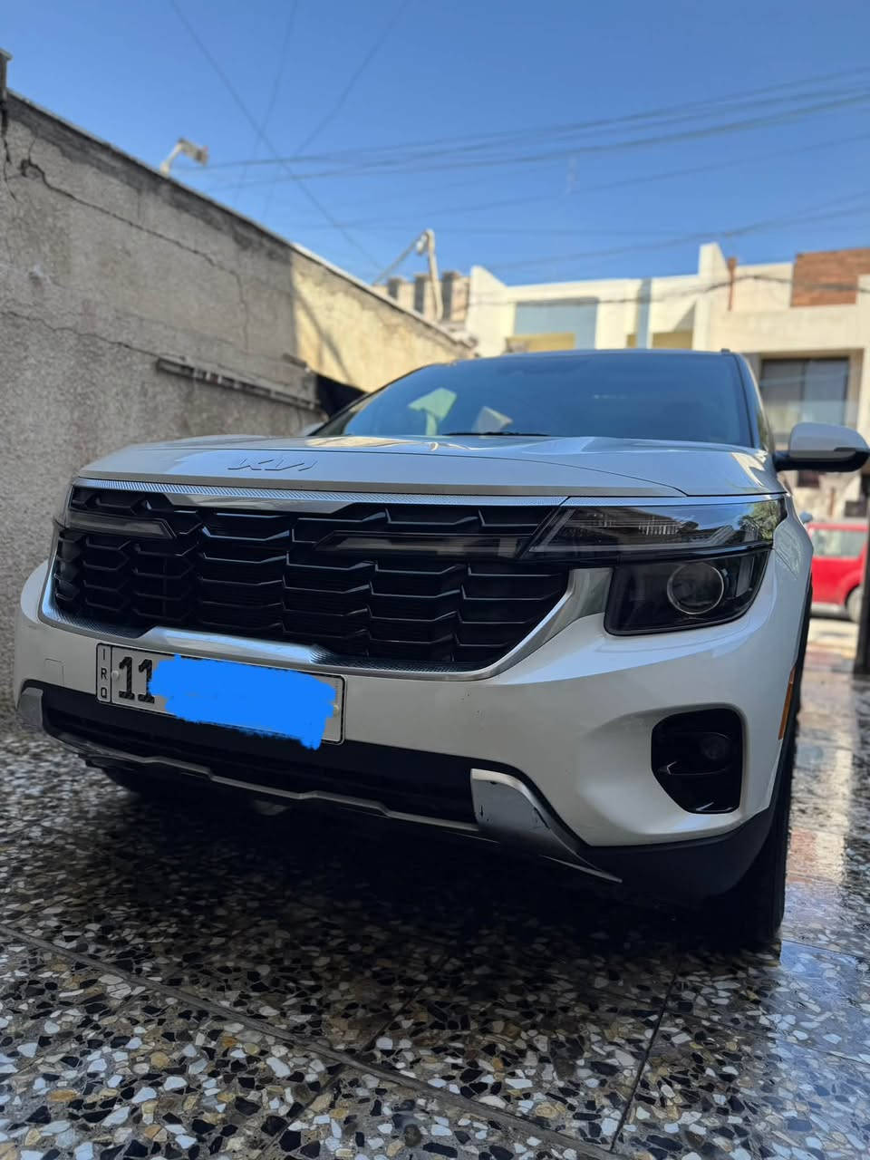 كيا سيلتوس 2024 للبيع 
السيارة فول مواصفات EX رقم بغداد مكينة 2000 الحادث باب جنطة مبدل نفس الون و الجاملغ الخلفي جهة اليمنة
ماشية 22 الف ميل 
جميع الايرباكات سليمة 
المواصفات 
كشنات جلد لون مميز
فور ويل 
فتحة سقف 
بصمة 
تشغيل عن بعد
كشنات تدفئة 
رادار امامي 
رادار خلفي 
رادار جانبي نقطة عمياء 
رادار تنبيه عند فتح الأبواب
قيادة ذاتيه 
تحديد مسار 
اوتو هولد
إنارة داخلية متغيرة 
شاحن لاسلكي 
شاشه متصله 
شاشه دجتل 
تبريد قطعتين 
تبريد بيانو 
توقف ذاتي 
3 انضمه قياده  
مكان السيارة بغداد 
الرقم ***********
السعر ١٨٧ ورقة بيها مجال بسيط
