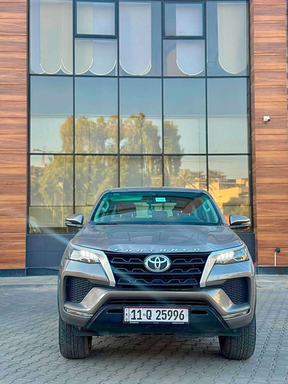 بسم الله. سلام عليكم شباب TOYOTAفورتنر 🚀سياره استخدم قليل بيت  ✅
((من الاخير سعر بيع نهايه ٢٥٨) 💵الشراي فقط يراسل وشايف خيرها وبلا مواعيد كاذبه 
ماشيه65 الف كيلو ⏫
سويج مو بصمه كشانه مخمل بدون فتحه ✅
السياره خليجي بيها طخه بالعراق خفيفه بالجاملغ الامامي بدون ايرباك مصبوغ شوي منه السعرخاص او تصل ع واتساب *********** رقم بغداد تحويل كبل✅
مكان المنصور بغداد
