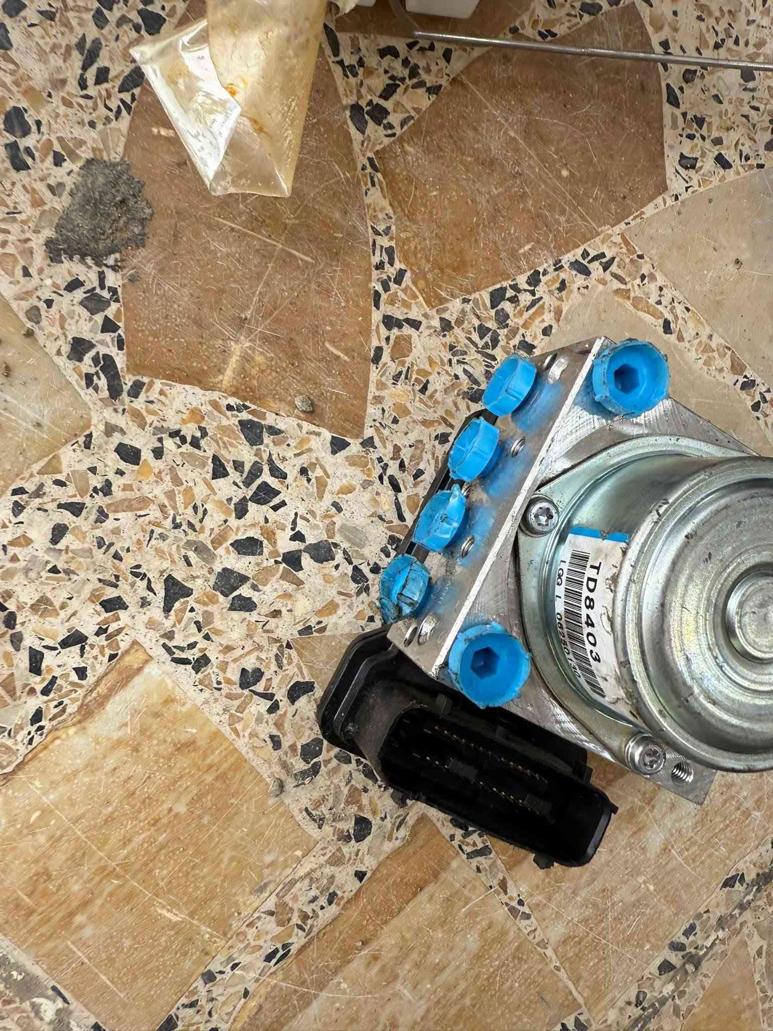 قطع غيار • رينو سافران • رينو كوليوس