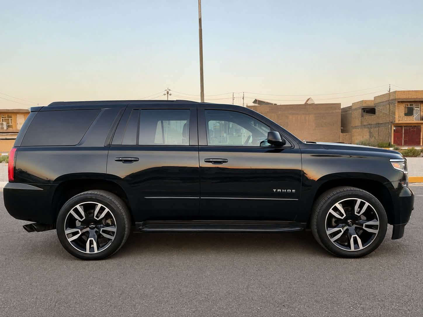 #شفروليه_تاهو  .. RST Premier  ..
موديل 2018

🖤 اللون: أسود

📍 رقم بغداد مميز

▪️ محرك 6.2 V8 بقوة 420 حصان

▪️ ناقل حركة 10 سرعات

▪️ فئة RST Premier فل مواصفات

▪️ شاشة كبيرة 

▪️كامرات ملاحة

▪️ بصمة تشغيل ودخول

▪️ مراتب جلد تبريد وتسخين

▪️ Bose ساوند سيستم

▪️ رنكات وكالة RST سود

▪️سلايد روف

▪️ حساسات + رادار

▪️ سقف

▪️ ممشى 230 ألف كم

السيارة نظيفة جداً واستخدام مرتب

فئة RST الـ6.2 تعتبر من أقوى وأفخم نسخ التاهو، وتجي بمحرك 420 حصان وناقل حركة 10 سرعات مع إضافات رياضية سوداء مميزة.

العنوان ::: الصويره

للاستفسار اكثر عنّ الأسعار والتفاصيل والصور

***********

***********
