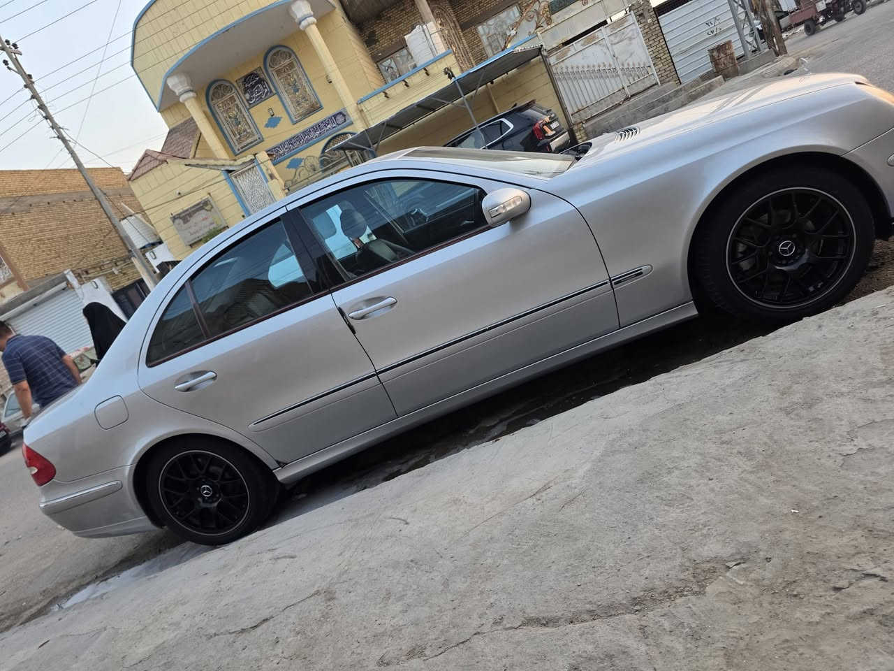 🚘 مارسدس - W211 - E320 – فول كفالة عامة Avantgarde
مديل 2002
🔹 السيارة جاهزة ١٠٠٪ وترايها وين ميعجبك
• كفالة عامة: لا صبغ ولا ضربة
• وارد يابان 🇯🇵
• رقم بغداد باسمي و السنوية نافذة لغاية 2030
• محرك M112 V6 
• ماشية ٢٢٥ ألف كم حقيقي
• كير وارد يابان، بدلته قبل شهر
• راديتر جديد، هم قبل شهر شادها وي مي اصلي
؛ منظومة زنون عدسات عالي ناصي وعلامات مارسدس ترحيب بالابواب
• كراسي كهربائية مع 3 وضعيات خزن
• فتحة سقف
• حساسات خلفية
• باتري أصلي وياه كارت الضمان سنه
• تخم تاير جديد 
• حدادية ممتازة
• تبريد ممتاز وتدفئة للكراسي
• مري شفط
• بردة خلفية كهرباء جديدة قبل كم شهر مبدلها
• دسكات أصلية وفجوج مبدلة قبل 4 أشهر

✨ السيارة استخدام شخصي ومحافظ عليها، والقطع المهمة مبدله كلشي اصلي
وانا المالك الثاني للسيارة بعد مادخلت للعراق .

📍 الموقع: الناصرية – مركز المدينة
💰 السعر: 122 ورقة جوه السوك والشراي يجي وبخدمته
السيارة صارت عليه بحدود ال 150 ورقه الله شاهد
📞 للاتصال: ***********
