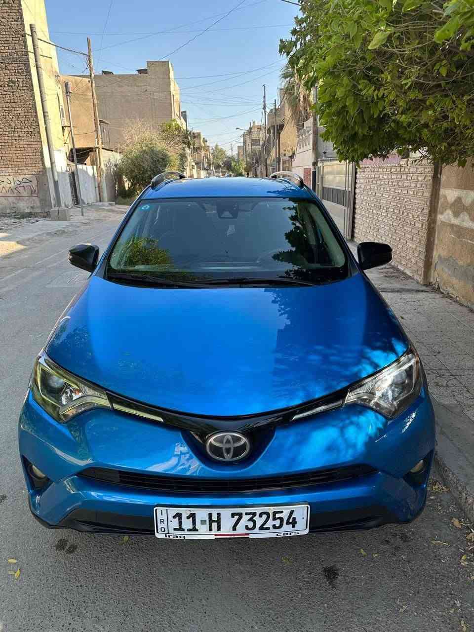 سلام عليكم للبيع تويوتا راف فور
#الفئة: LE
#سنة_الصنع: 2018
#اللوحة: بغداد (بأسمي تحويل مباشر)
#المسافة_المقطوعة: 36 ميل (حقيقي و قابل للزيادة)
#الضرر: داير الباب خلف السائق فقط لا غير بدون ايرباك (بجم كبس) السيارة ليبل واحد و صور الحادث مرفقة في المنشور 

                           ((((((المواصفات))))))

1- شاشة كبيرة 
2- كامرة خلفية 
3- كمبيوتر تحديد عطل 
4- رادار امامي 
5- كروس سرعة 
6- تحكمات استيرن 
7- مانع انزلاق 
8- نظام ECO 
9- نظام SPORT 
السيارة على ايدي اني مستوردها من سنة 2018 الى هذا اليوم 
السيارة جديدة و نضيفة بمعنى الكلمة و بالواقع احلى و اجمل بكثير من الصور كاملة مكملة من كل النواحي ما بيها نقص برغي سعر السيارة 168 و بيها مجال بسيط
📞 للتواصل و الاستفسار: *********** | *********** 
📍الموقع: بغداد - الدورة (شارع 60)
