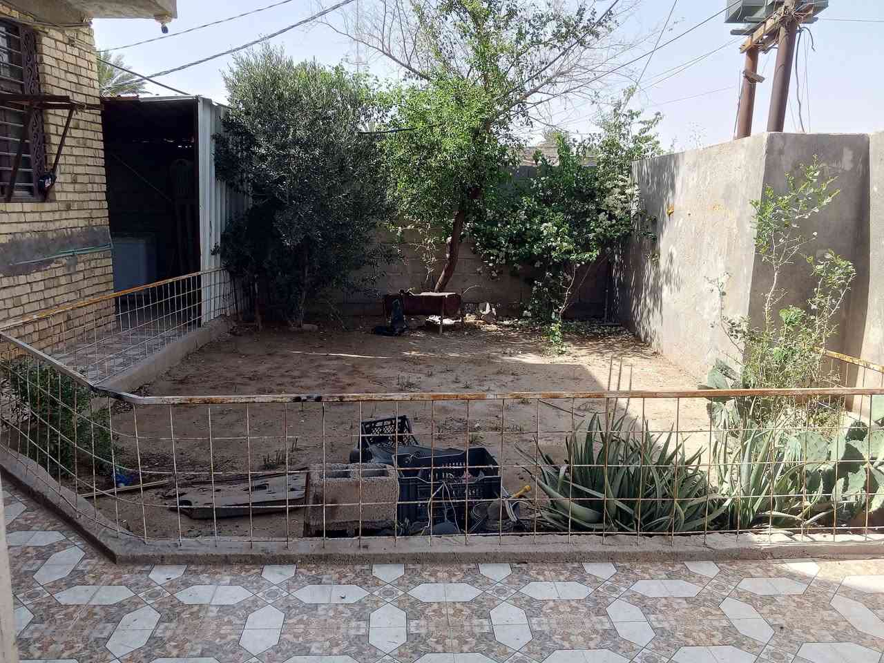بيت للإيجار • ٣٠٠م • ٣ غرف نوم