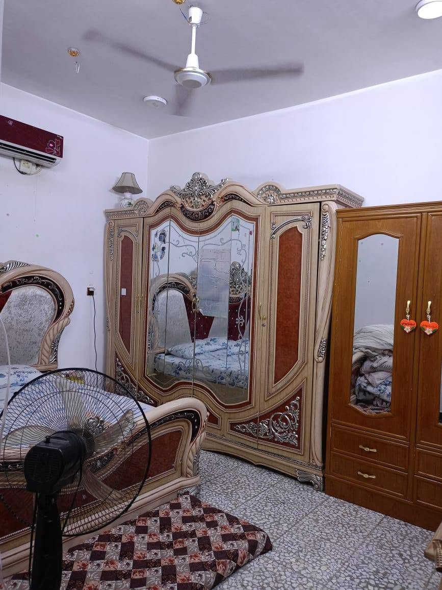 بيت للبيع في حي الجامعه منطقه ٢٩ واجه ٥ نزال ٢٠ شارع ١٠  البيت صب كونكريت مبني قبل ٥ سنوات يحتوي على طابق ونصف الارضي استقبال مفتوح على الصاله مطبخ حار بارد وغرفه وصحيات وكراج والطابق الاول غرفه وصاله وصحيات الاستفسار ***********
