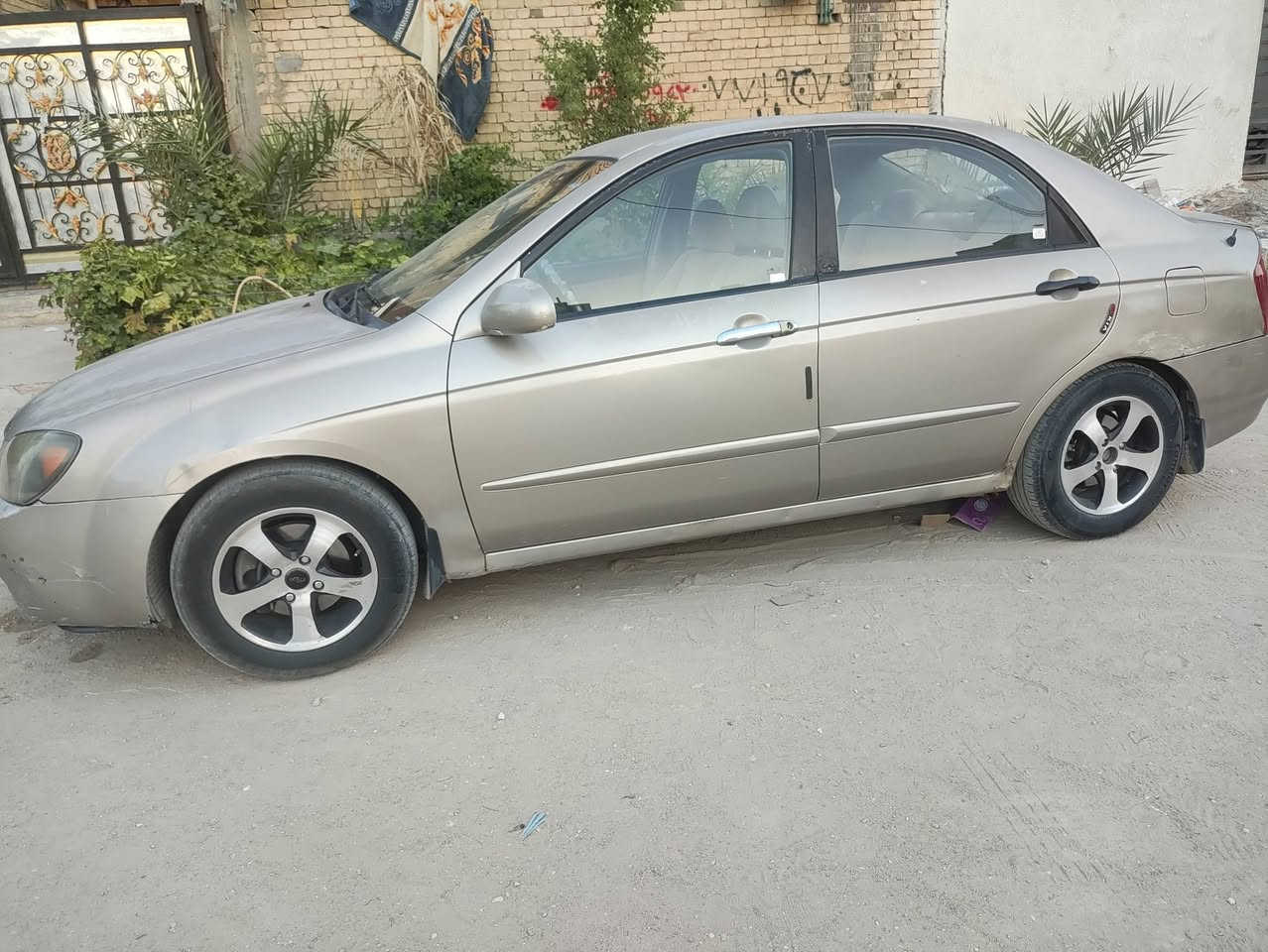 كيا سبكترا موديل 2006 محرك 2000 السيارة جاهزة من كلشي ما عدا التبريد ناقصه كلج
حادثها الباب الأيمن الخلفي بيها جراد بسيط مكان السيارة كربلاء رقم بابل انگليزي مداور شوكت ميعجبك السعر 62 وبيها مجال بسيط للأستفسار اكثر ***********
