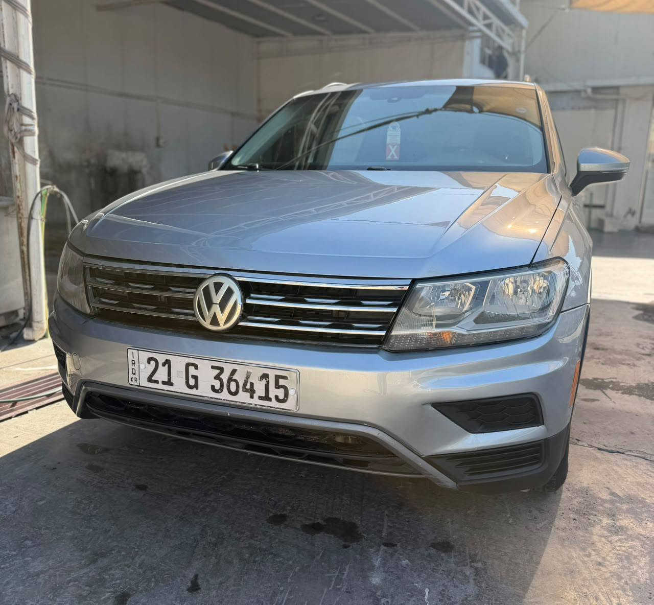 Volkswagen Tiguan 2020
*   المحرك: 2.0L TSI Turbo، 4 سلندر
*   القوة: 184 حصان
*   القير: أوتوماتيك 8 سرعات
4Motion أمامي وليس FWD :الدفع *
*   الوقود: بنزين
* عدد المقاعد : ٧ راكب 
*   الممشى: ١١٠ كيلو 
*   اللون: رصاصي 
*   الإضاءة: مصابيح أمامية وخلفية تعمل بتقنية LED
بالكامل مع إضاءة نهارية
*   الاتصال: دعم لاسلكي لنظامي Apple CarPlay و
بالإضافة إلى منصة شحن لالي Sal
للهواتف الذكية
* المنافذ: منافذ USB-C سريعة الشحن في الأمام
والخلف

* التكييف: نظام تكييف أوتوماتيكي ثنائي المناطق
مع تحكم باللمس وفتحات تهوية لية (na iat)
*   نظام الكبح التلقائي في حالات الطوارئ مع رصد
المشاة.
.(Blind Spot Monitor) نظام مراقبة النقطه العمياء *
* نظام الحفاظ على المسار والتنبيه عند الخروج منه
(Lane Assist)
Adaptive Cruise Control -) مثبت السرعة التكيفي *
•(ACC
*   حساسات أمامية وخلفية
*   كامره خلفيه
* اوتو ستوب 
* هاند بريك كهربائي بصمه 
* تايرات جديده مبدلهن 
* السعر : ١٤٧ ورقه 
* مكان سياره : بغداد سبع ابكار 
* رقم الهاتف : ***********   -     ***********
