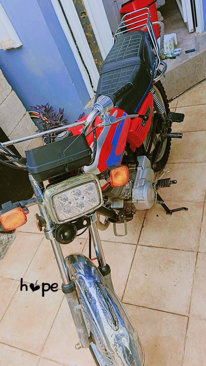 النضيف يضل نضيف
تايكر بدون نقص دراجه بلاد اصوليه كهرباء محرك كفه ع اخر حبايه عال العال 
عنوان بعقوبه تحرير سعر اخو البلاش 380 بيها مجال حك جيتك فقط  جماعه ال ٣٠٠ فدوا طولك اكو حتا
 ب ١٠٠ دور تلكه لا تكسر بحلال ناس
تصال فقط متواجد ***********

نص مكتوب في الصور:
- hope