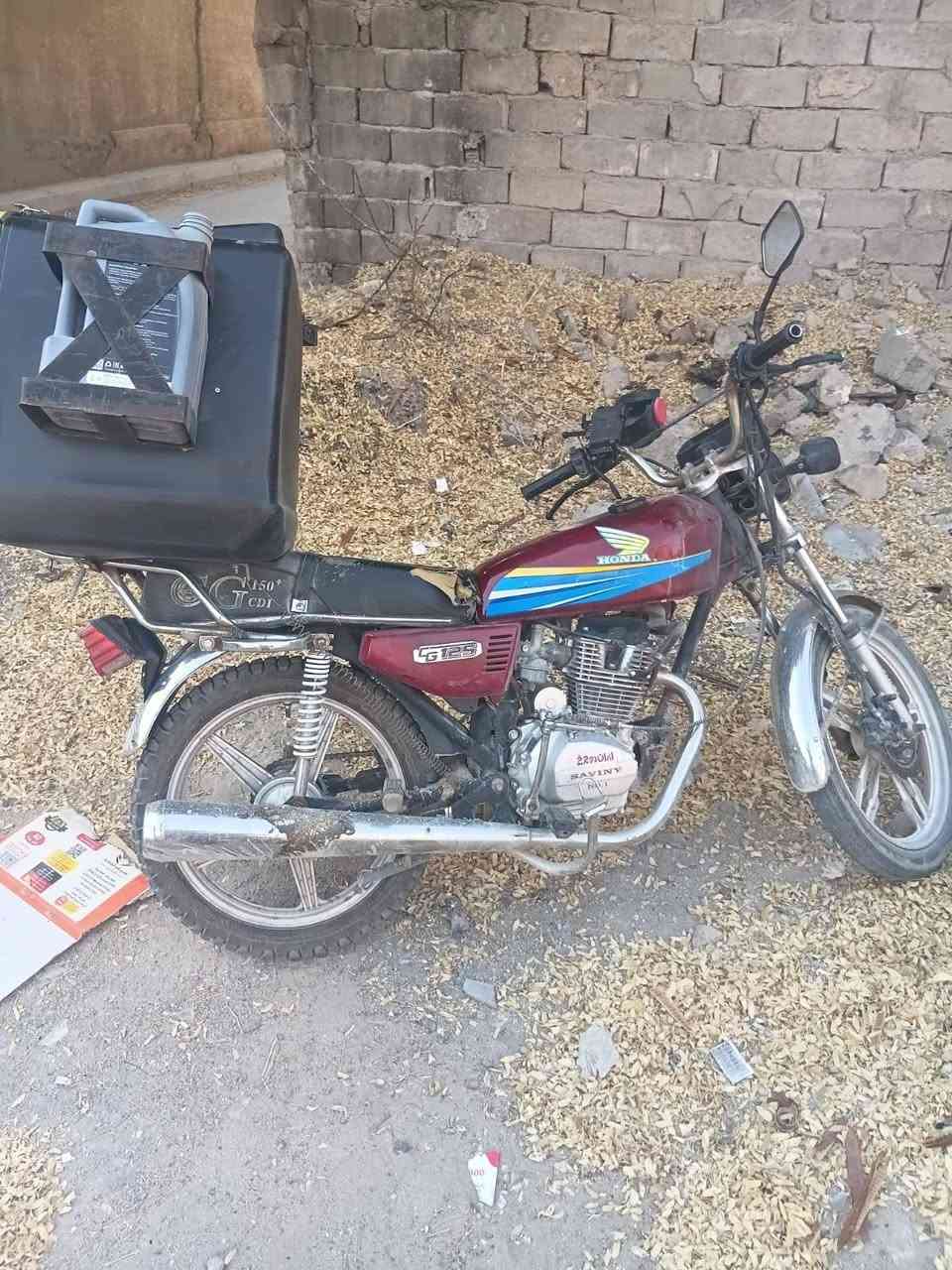 عيني دراجه للبيع 
موديل 22
الدراجه سعره 500 وبيه مجال شي قليل 
مكلف بالنشر رقم صاحب الدراجه ***********
