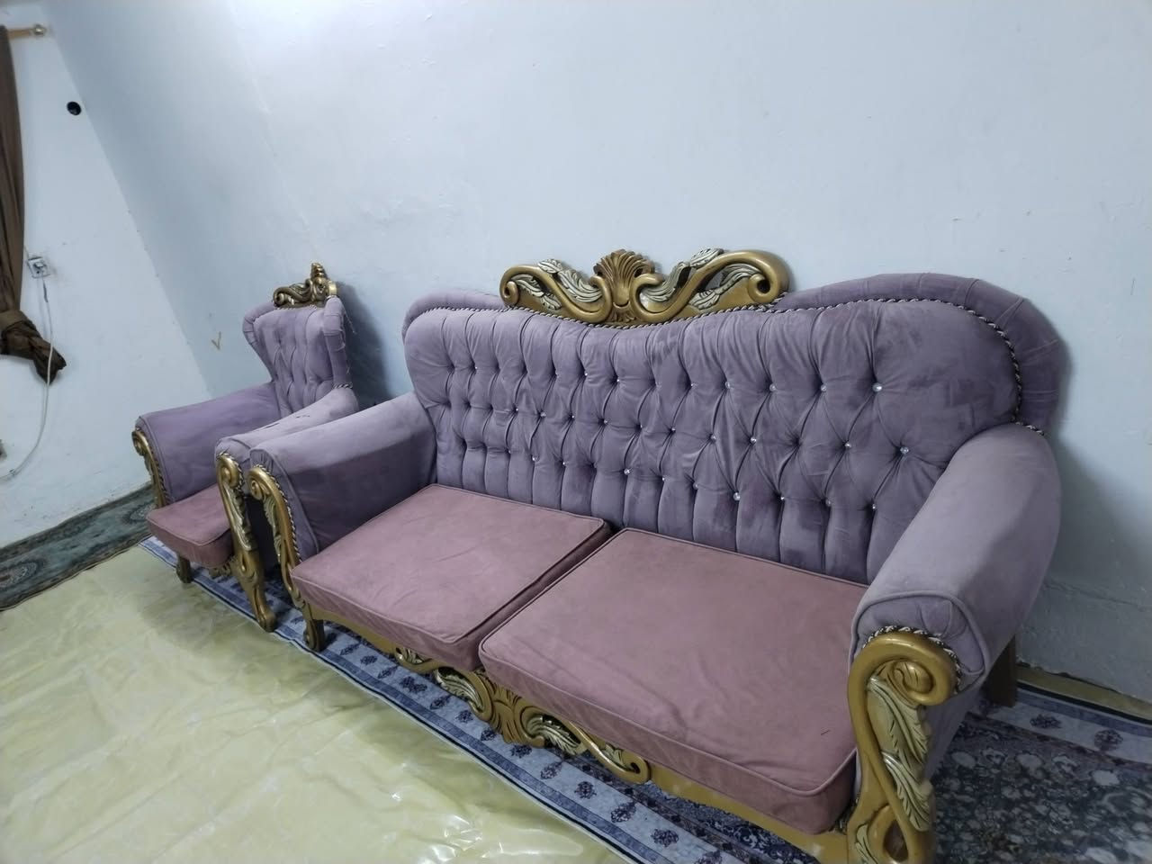 السلام عليكم تخم لل بيع ملكي 10مقاعد  وستخدام قليل وكل ضرر مابي ماكني كربلاء حي الغدير السعر 400وبي مجال *********** يوجد توصيل داخل كربلاء
