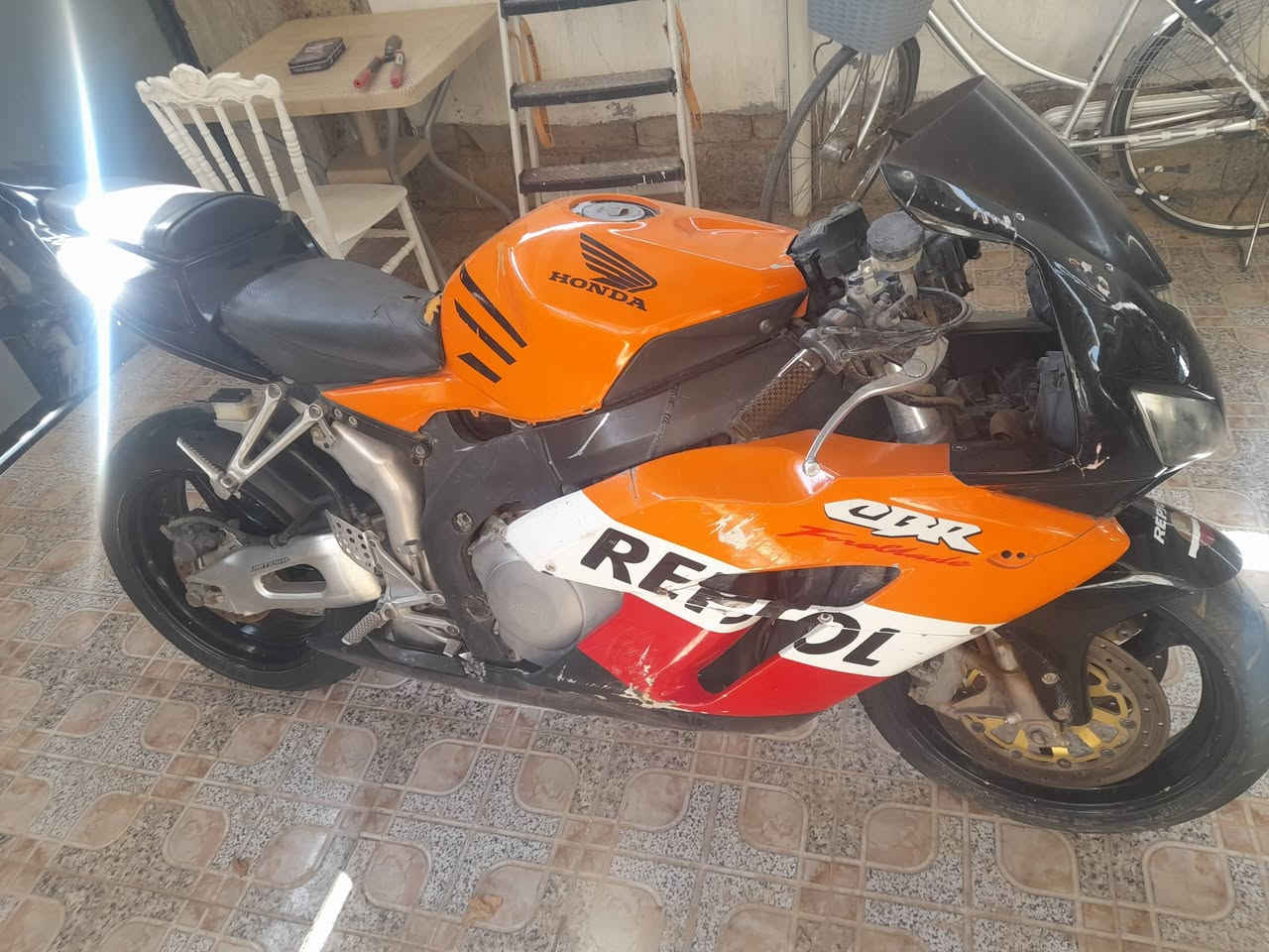 للبيع CBR1000RR مكان الرمادي التواصل ***********
