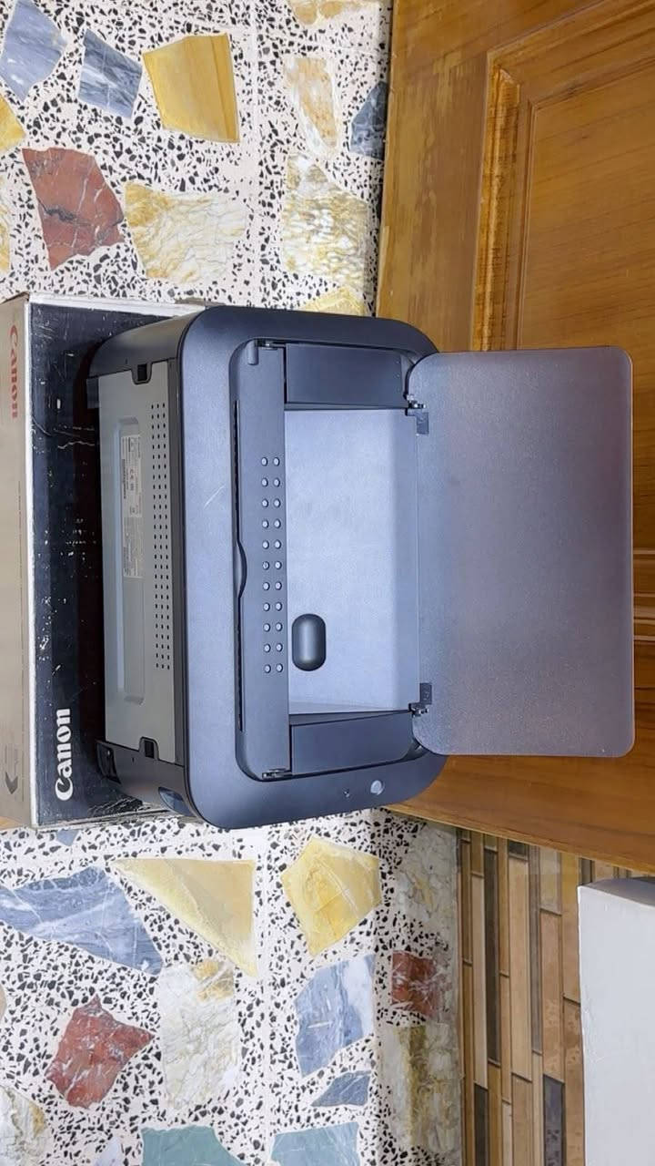 طابعة كانون LBP6030B ليزري ابيض واسود كاترج باودر بعده مال شركه بيها والجديد سعره ١٠ اف يطبع 2000 ورقه وتطبع من الموبايل والحاسبه 
بغداد الشعب 
***********
