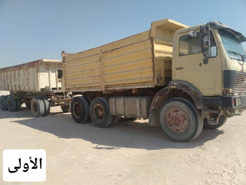 السلام عليكم ورحمة الله سيارتين للبيع
الأولى البي مديل 1974 قاطرة ومقطورة طويلة ومسويهه بترة 
شاصي غير مكفول 
مكينه عشرة لا تنقيص ولا تبخير 
كير 130 نضيف 
مجموعه نص جي اف 
بوربرين كبير 
رباط عدل 24
بدي دبل ونج ابو صجمة

الثانية البي مديل 1980 قاطرة ومقطورة راس مسويهه بترة
مكينة عشرة لا تنقيص ولا تبخير 
كير برميل 160 جي اف رباط اعوج 
بدي سوري مو نضيف
العنوان: النجف الاشرف 
للاستفسار: ***********
رجاءاً المو شراي لا يتصل

نص مكتوب في الصور:
- الأولى
- الثانية