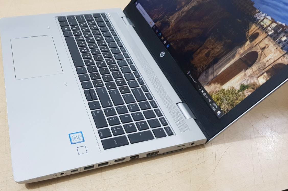 تحية طيبة .. لابتوب  hp كور اي 5 الجيل الثامن ورام 8 كيكا وهارد ssd 128 اصلي لكزر حجم الشاشة  15.6 بيها ملاحظتين بسيطة الاولى اكو بكسلات بيضة يم الكاميرا ما تبين الا بالخلفية السودة موضحة بالصورة الاخيرة و اكو شخوط بسيطة بالكفر بظهر الشاشة سعر هيجي مواصفات بالسوك مو اقل من 300  اني نزلت من سعرها 100 الف ودابيعها ب 200

                      (( السعر ثابت 200 الف دينار  ))

hp probook 650 G5
المعالج  Core i5  الجيل الثامن
رام 8 كيكا 
هارد  ssd 128 Laxer 
حجم الشاشة 15.6 
ويندوز اصلي

 للأتصال عادي و واتساب *********** 
شارع الصناعة اوقات الدوام ( 9 - 4 ) يوجد خدمة توصيل داخل بغداد ولجميع المحافظات لمشاهدة كافة الموديلات 
يرجى زيارة الموقع على الفيس بوك ( لابتوب بشير لاين
