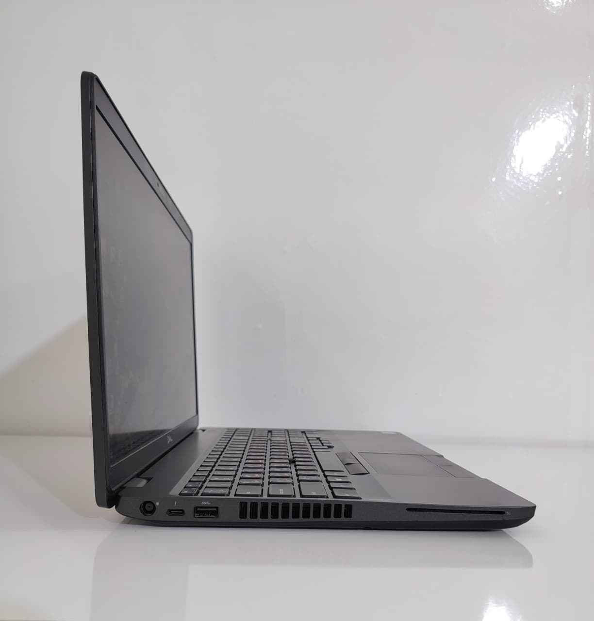 💻 Dell Latitude 5501 | الأداء القوي والاعتمادية العالية
🛠 المواصفات التقنية:
المعالج: Intel Core i7 (الجيل التاسع) فئة H عالية الأداء (سرعة وقوة في تنفيذ المهام المتعددة).
الذاكرة العشوائية (RAM): 8GB DDR4 (قابلة للتطوير والزيادة).
التخزين (SSD): 256GB SSD (سريع جداً في الإقلاع ونقل الملفات).
الشاشة: 15.6 إنش بدقة FHD وضوح عالي ورؤية مريحة.
كرت الشاشة: داخلي Intel UHD Graphics 630 (يصل إلى 4GB مع الرام).
الكيبورد: ستيكر ضوئي (مضيء).
💰 السعر:
390,000 دينار عراقي فقط!
(السعر شامل الملحقات الأصلية)
🚚 العرض الخاص:
التوصيل مجاني لجميع محافظات العراق! 🇮🇶
📞 للحجز والاستفسار:
يمكنكم عبر الواتس آب على الرقم:
📱 *********** الهندية, كربلاء
