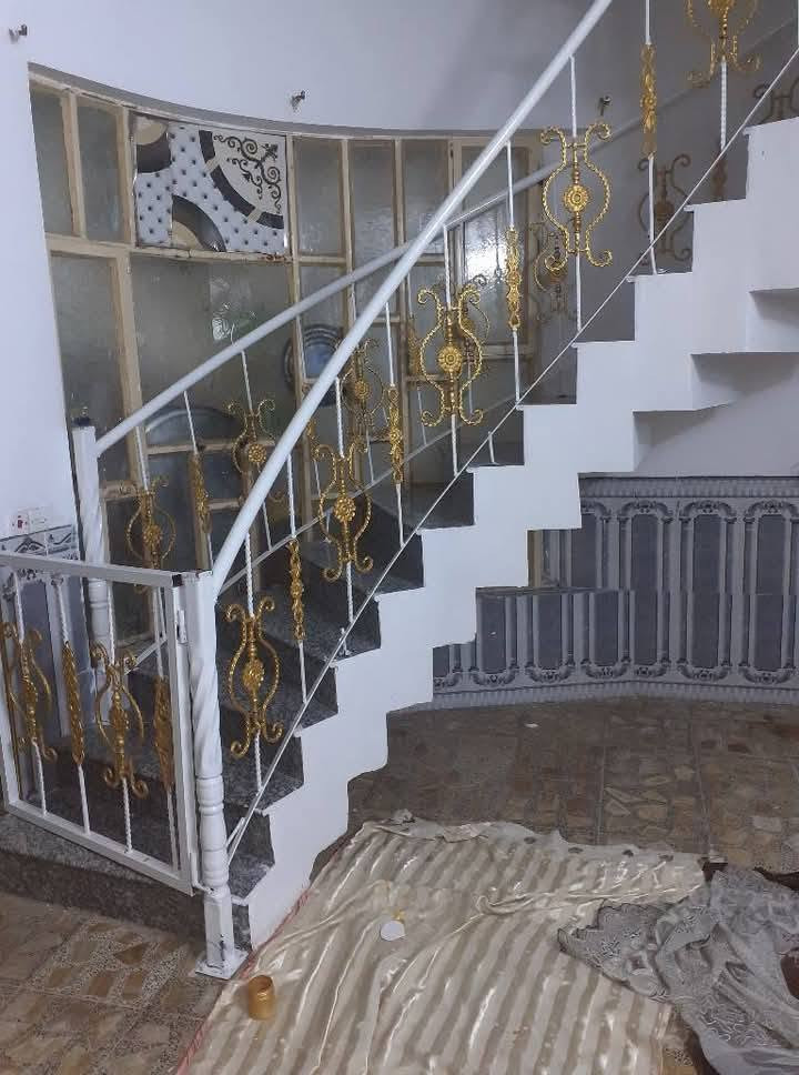 سلمان الصباغ جميع انواع الحديد والواجهيات والبيوت الغرف للتواصل اتصل ***********
@إشارة

نص مكتوب في الصور:
- Samsung Galaxy A04e
- 2026 07 أغسطس