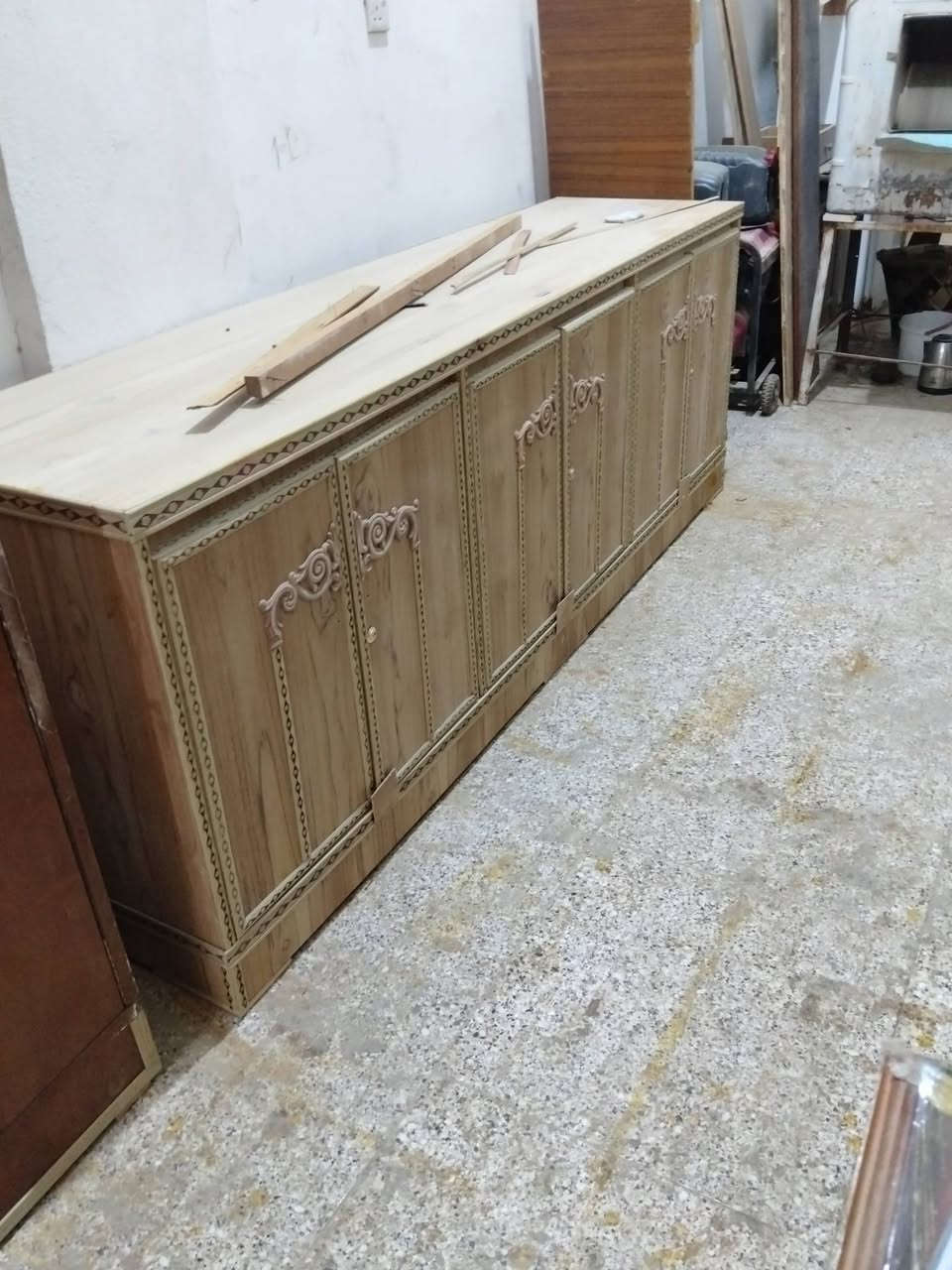 يتوفر كناتير بوفيات جديد صاج شغل مرتب
3باب ب225 مع الصبغ
4 باب 275 مع الصبغ 
2باب 145 مع الصبغ
بوفيه 2متر 120مع الصبغ
2 متر ونص ب130مع الصبغ
العنوان كاطون الرازي شارع ابو رباح قرب جامع أسماء الله الحسنى مزاد ابو كرار الغريباوي ***********
يتوفر خدمة توصيل
