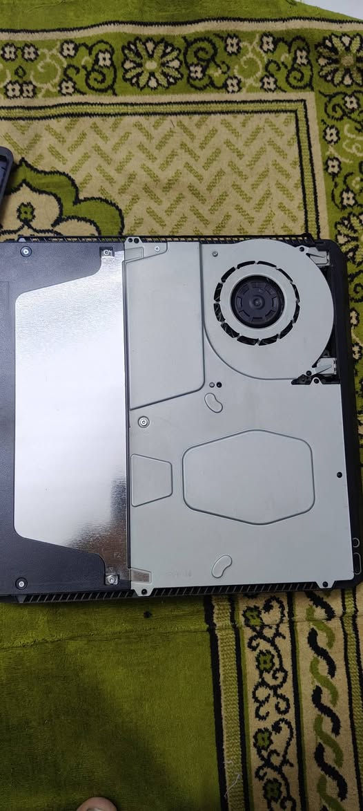 السلام عليكم للبيع او مراوس ب Xbox one x  جهاز نظيف بلي 4سلم  1 تيرة  يجي ويا كارتونة  وجوستك  ولعبة جي تي اي 3 اجزاء    ورزدنت ايفل الجزء 8   مكاني الدورة شارع 60  او نفق الشرطة  للاستفسار ***********  جهاز نظيف على ايدي  السعر 230 وبي مجال بسيط
