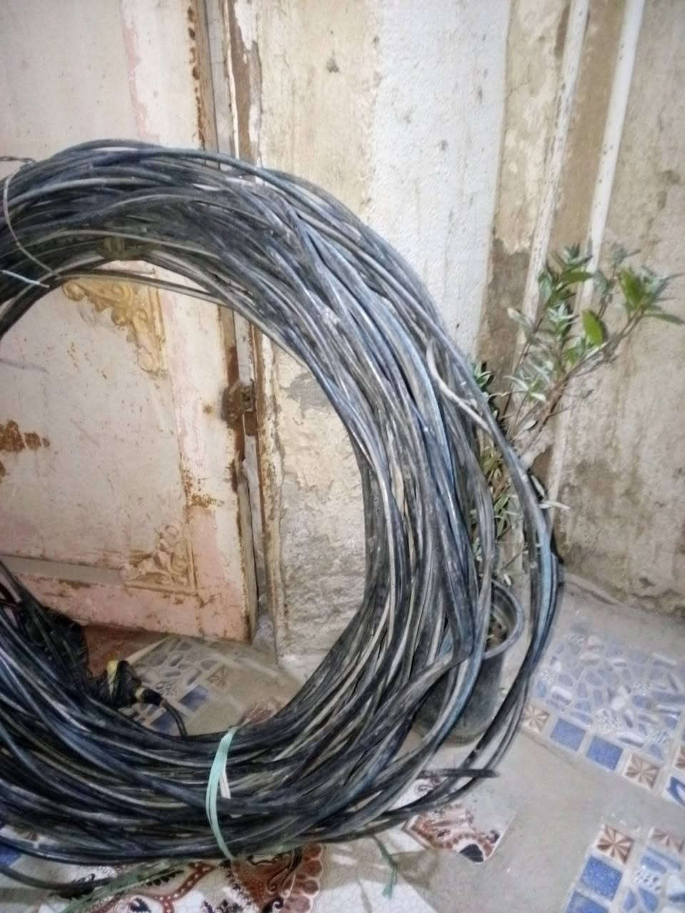 السلام عليكم عندي غراض للبيع العنوان ناصريه مركز الشراي هذا الرقم *********** واتساب
